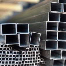 Труба нержавеющая квадратная бесшовная х/д 03Н18М3ТЮ 10х10х1 мм ГОСТ 8639-82